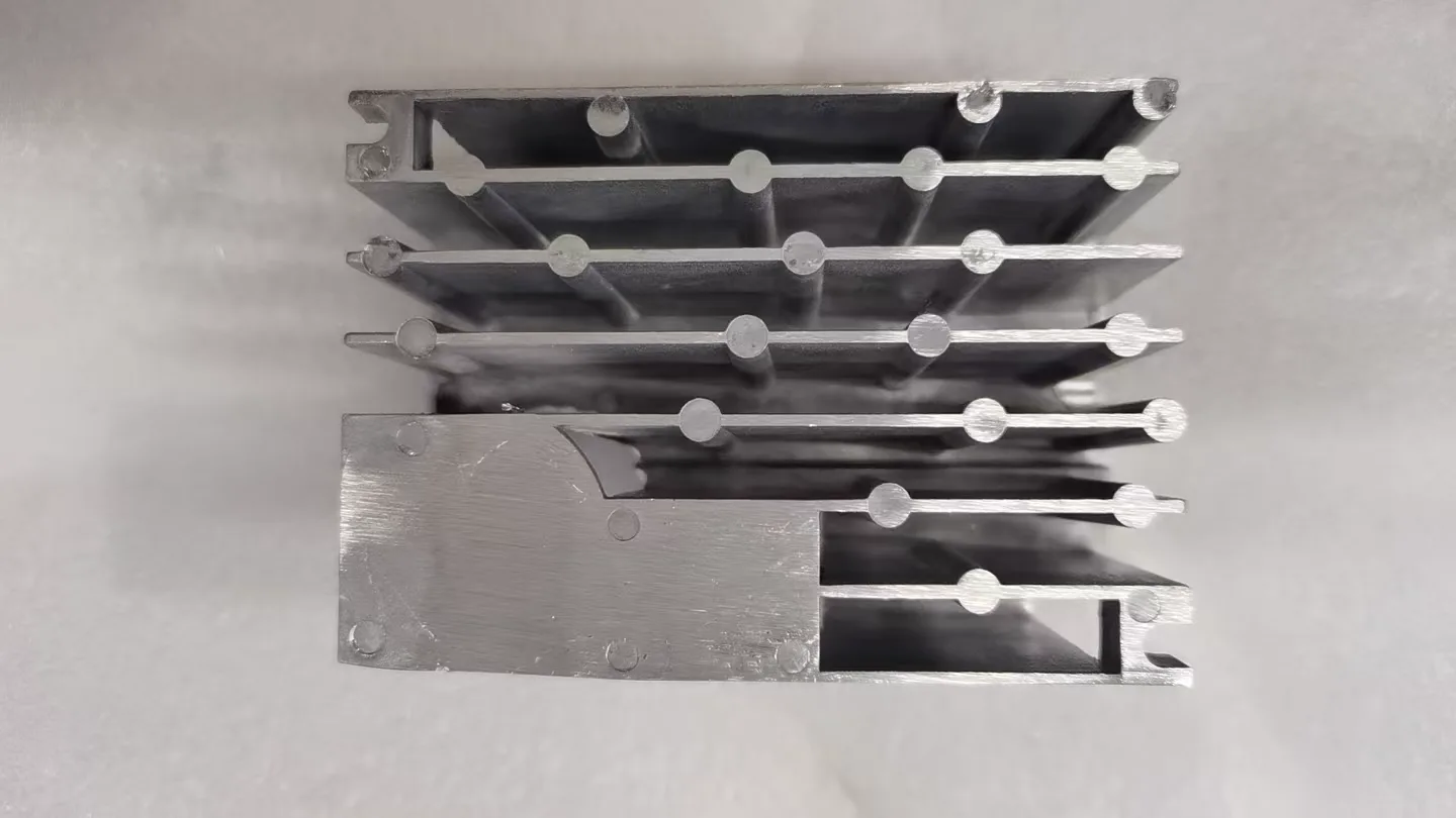 Multi-layer cold plate with heat pipes